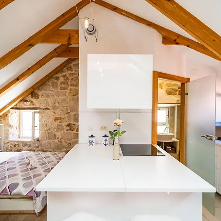 Old Town Historical Apartment *